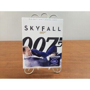 Skyfall 007 Blu-ray/DVD With Slipcover Starring Daniel Craig 2012